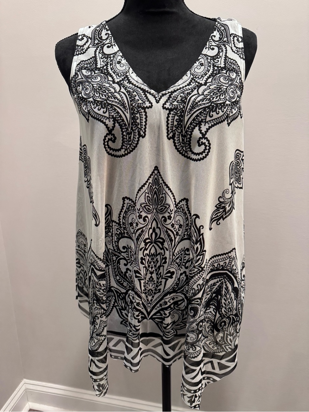INC International Concepts Black & White Paisley V-Neck Tank
